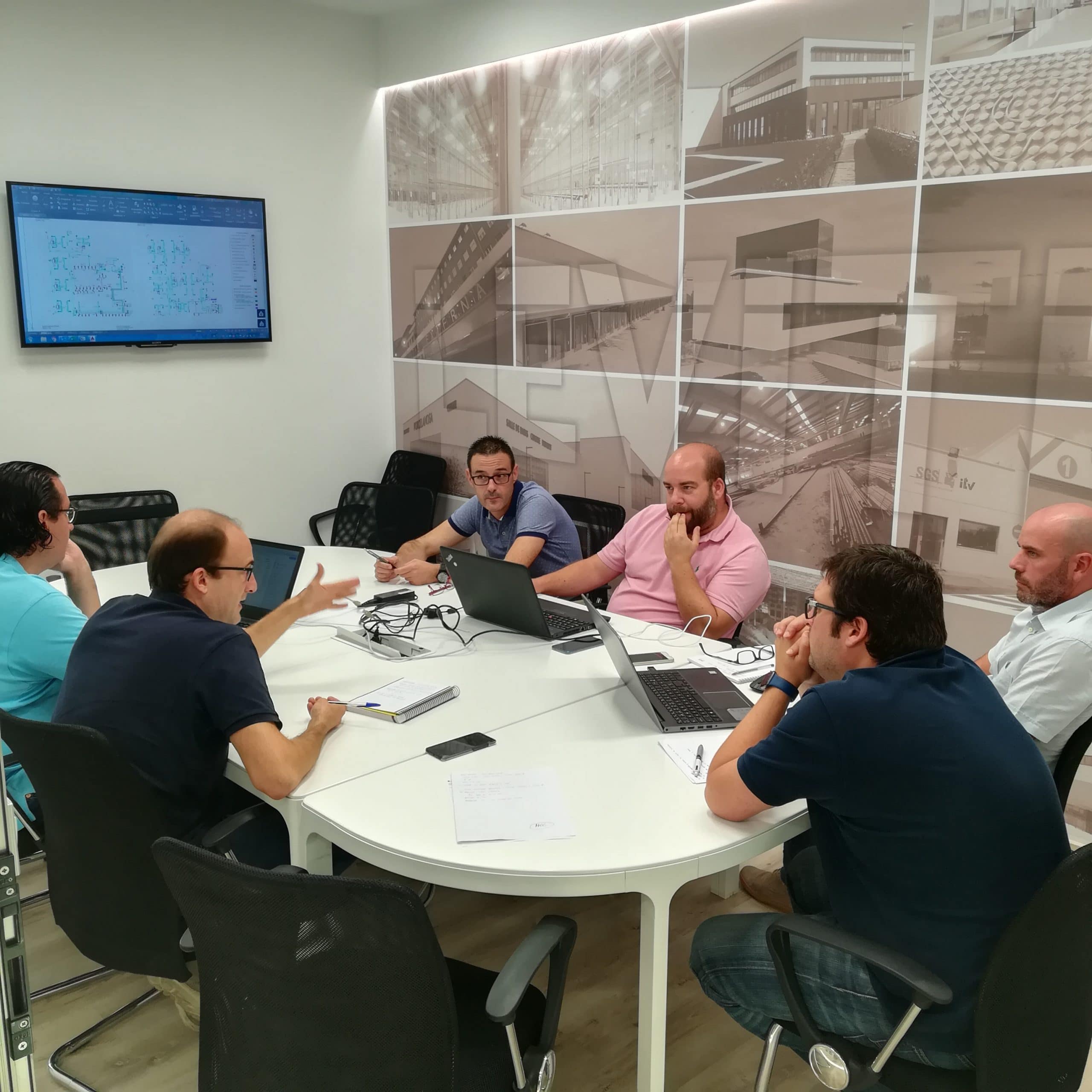 Un equipo con alta cualificación diseña los proyectos en la oficina técnica de Zaragoza