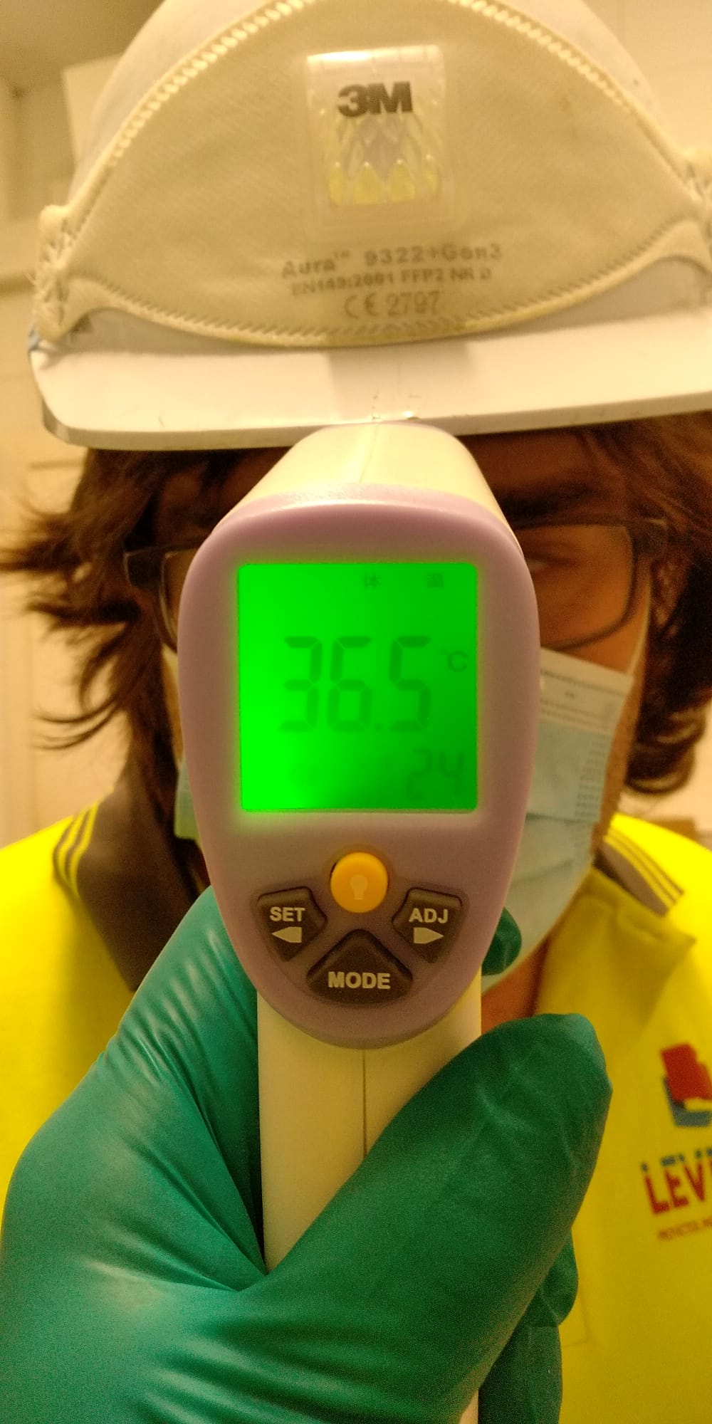 Levitec adquiere termómetros con puntera láser para el personal de obra